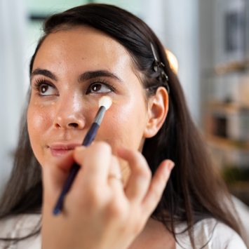 Sociale Studier Besættelse symptom Hos Optikgalleriet i Fakse vejleder vi i brugen af kontaktlinser og makeup